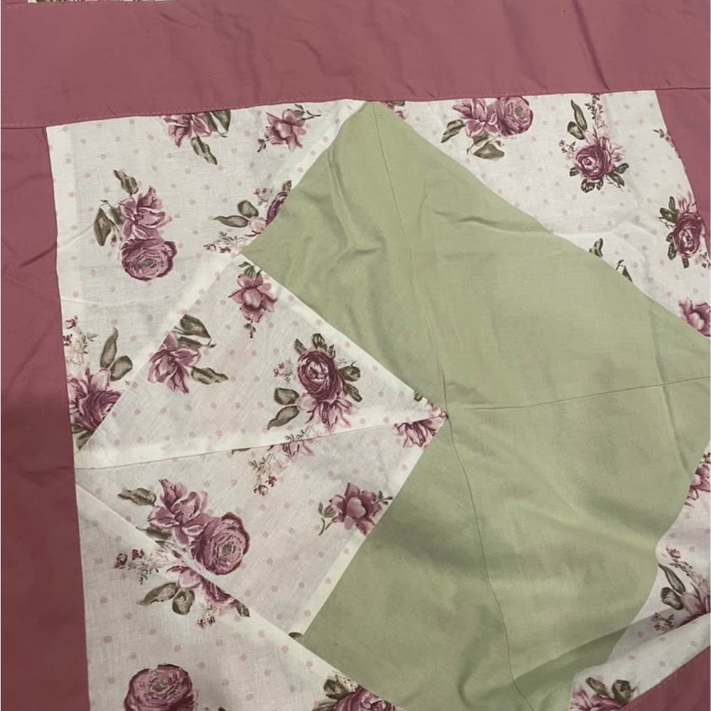 Floral Patchwork Quilt in Pink and Green